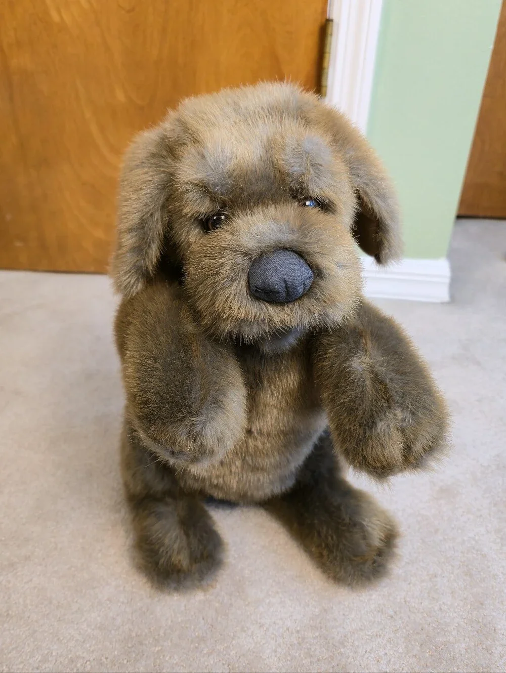 Folkmanis Sitting Dog Hand Puppet Sitting Begging Ventriloquist Shaggy Brown